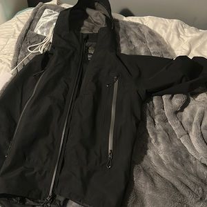 Light weight ski/snowboard jacket